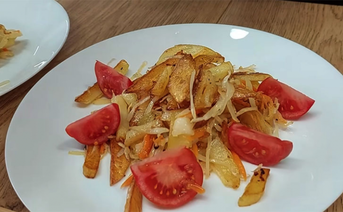 Дома только картошка и квашеная капуста: собрали из них идеальный ужин в пост