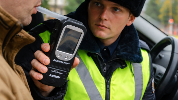 Алкотестер «показал» алкоголь у трезвого водителя — что делать правильно