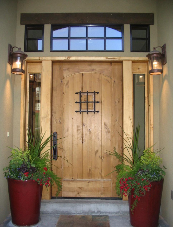 Выбираем идеальную входную дверь для домашнего интерьера (22 фото)