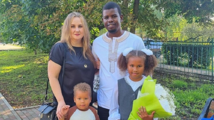 «Пакет для всех одинаковый»: россиянке отказали в детских пособиях из-за документов мужа-иностранца