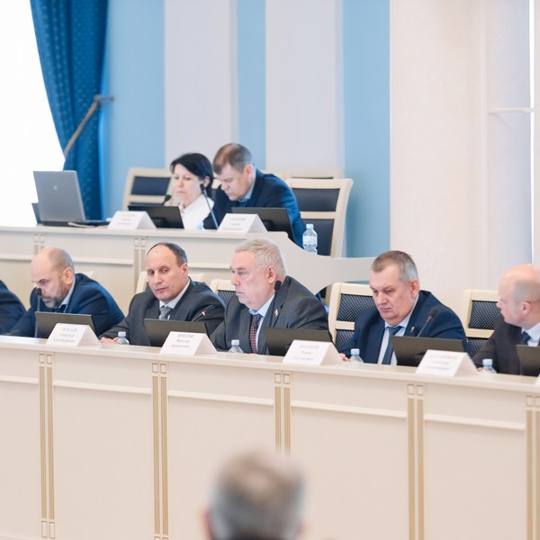 Аркадий Фомин призвал синхронизировать ремонт дорог и обустройство съездов в Рязанской области