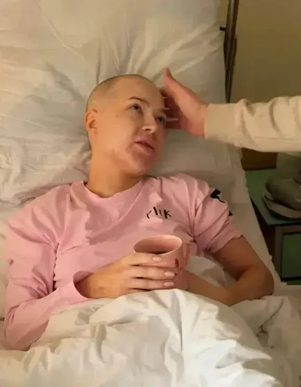 Бойфренд онкобольной Лерчек показал редкие фото с ней по случаю двух месяцев со дня рождения их сына