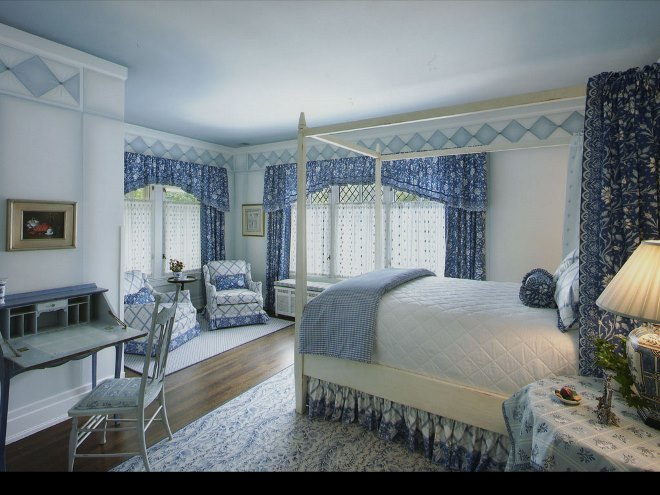 Голубые обои в спальне: как создать теплую и уютную обстановку (40 фото)