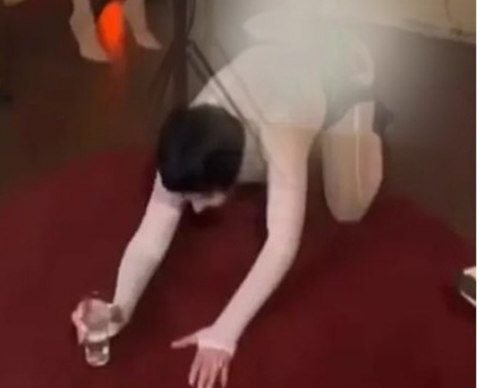 «Кому нужна эта пошлая пенсионерка!»: зрители сорвали концерт Лолиты в Волгограде. Певица обратилась к поклонникам с трассы