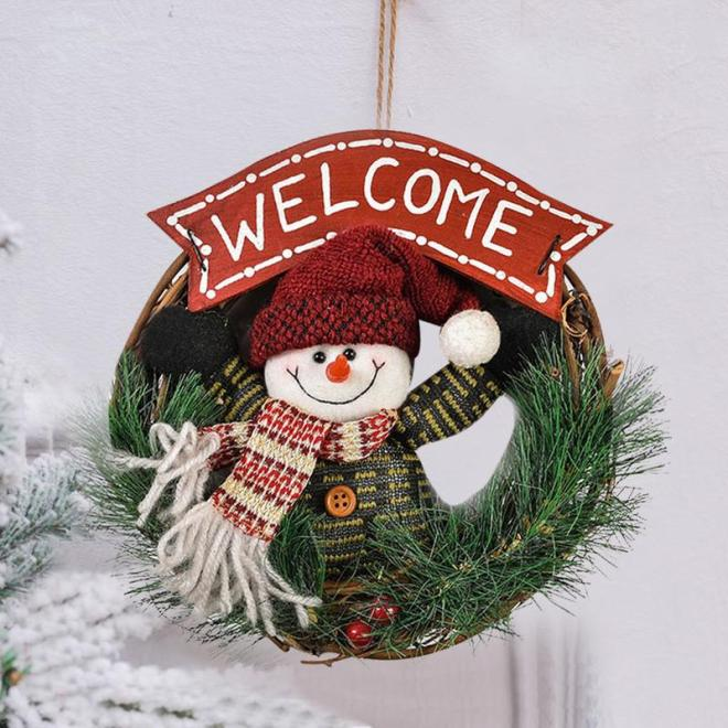 Самые популярные и необычные украшения дверей на Новый год (63 фото)