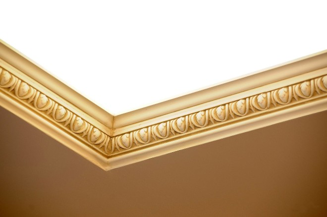 Дизайн потолочных плинтусов в интерьере: фото, как выбрать лучший вариант для интерьера (67 фото)