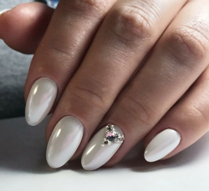 Маникюр на 8 Марта: идеи с фото