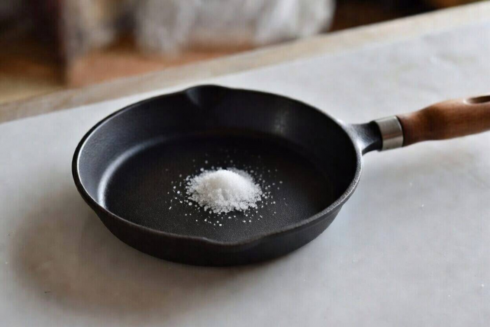 Зачем натирать руки картофелем и хранить сельдерей в хлебнице: полезные бытовые советы