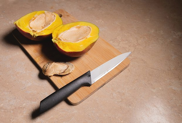 Как правильно чистить манго: 5 способов с пошаговыми инструкциями