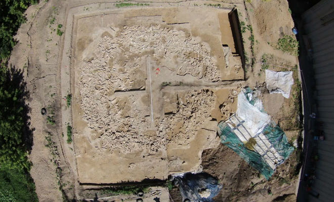 Под Воронежем нашли сооружение, сложенное из костей 60 мамонтов. Постройку оценивают в 25000 лет