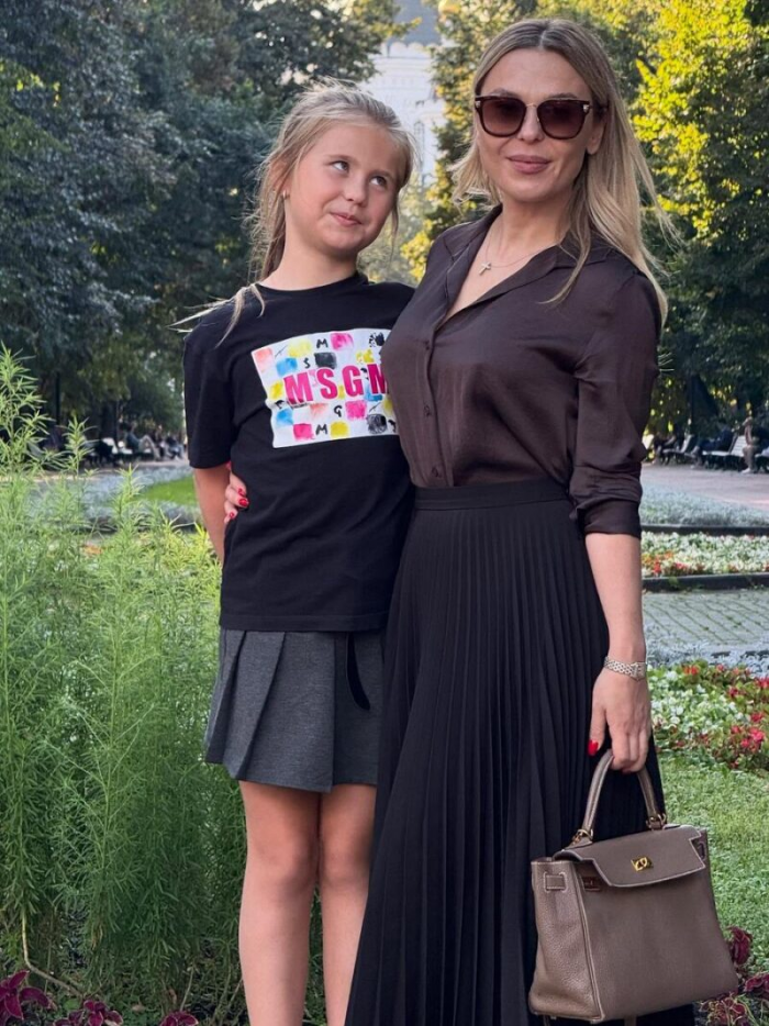 «Он просто не общается»: почему хоккеист Иван Телегин лишает 9-летнюю дочь Пелагеи каникул за границей