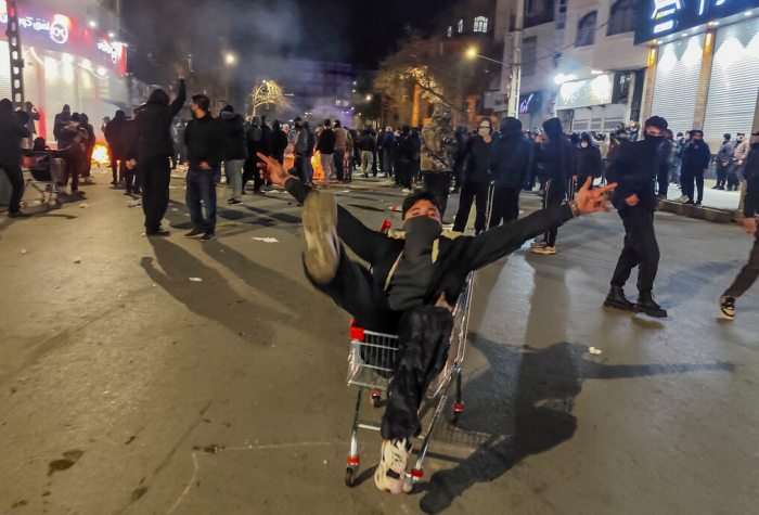 Смута в Иране: "Мы проигрываем, срочно нужна интервенция"