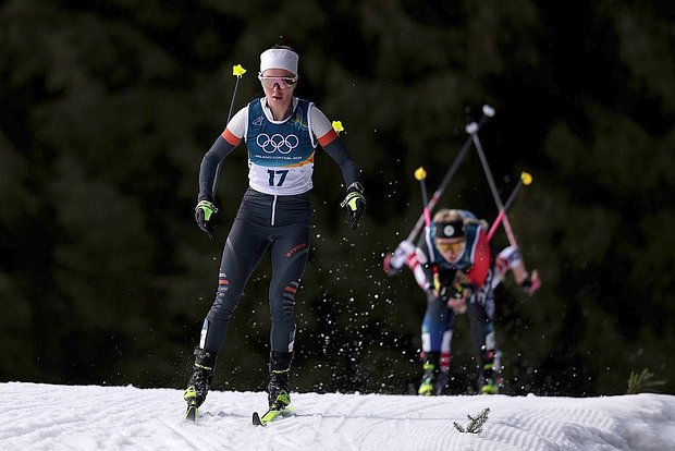 Скандал с фигуристом Гуменником, российский флаг на трибуне и досадное падение Непряевой. Как прошел первый день Олимпиады-2026