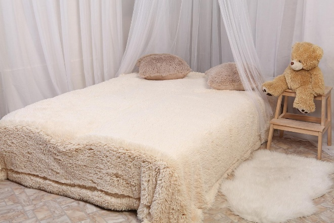 Покрывало на кровать в спальню в современном стиле (71 фото)