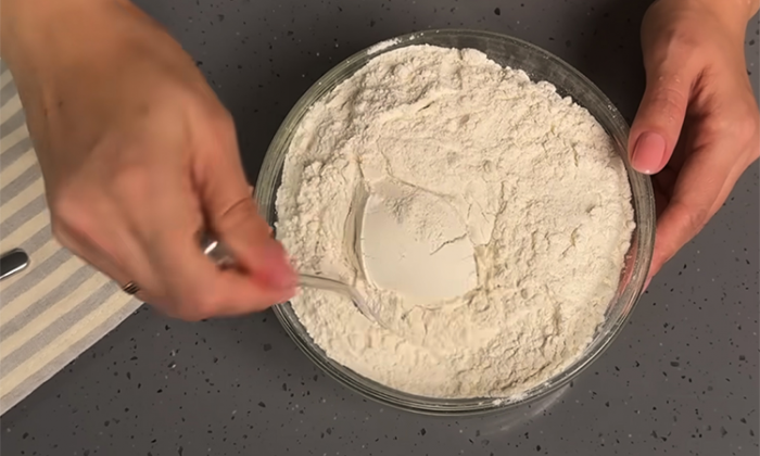 Настоящая пицца Пепперони по итальянскому рецепту. Тесто идеальное: даже если сьесть вечером, тяжести не будет