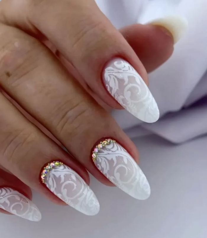 Маникюр на 8 Марта: идеи с фото