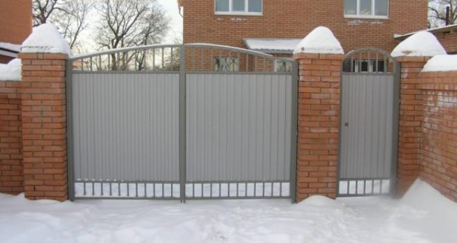 Ворота для частного дома: как выбрать эффектную защиту? (38 фото)