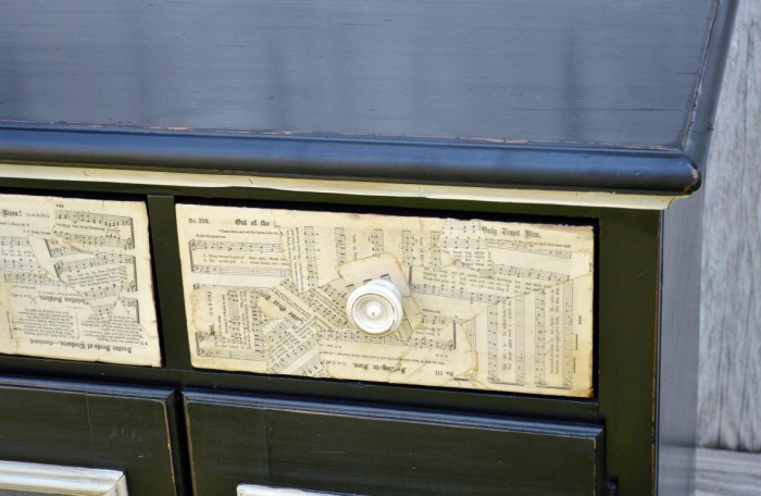 Декупаж мебели своими руками: виды техники и подбор идей для реставрации (26 фото)