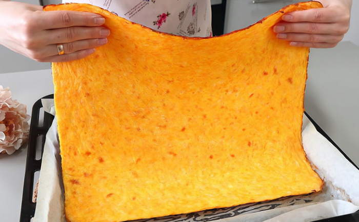 Мясной рулет на сырном тесте, без муки и жарки. Закуска со стола уходит первой