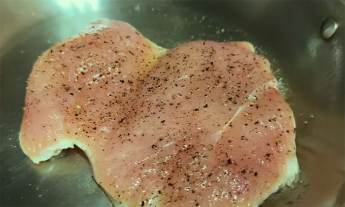 Яркий хруст и кремовая нежность: быстрый, вкусный салат из капусты с новой заправкой