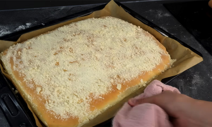 Татарский деревенский пирог с курагой: нежная начинка и хрустящая сладкая крошка