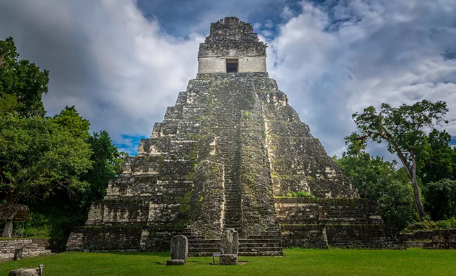 Под пирамидой Майя нашли тайный проход: лидар показал пустоту, уходящую глубоко вниз