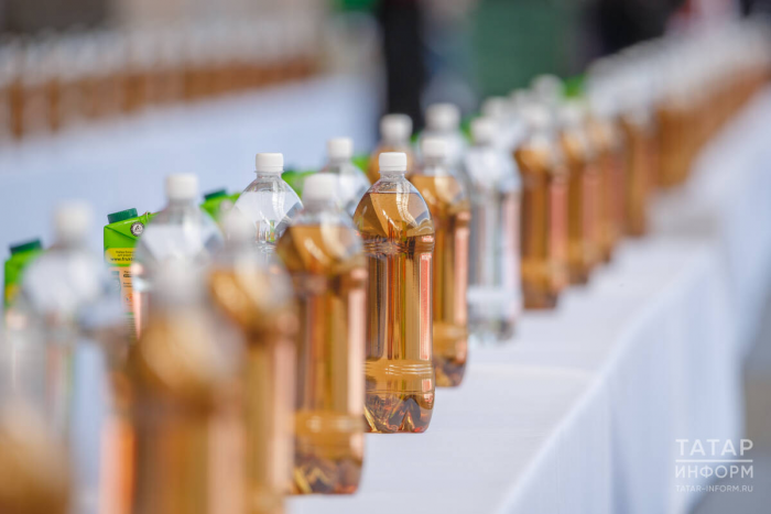 Фруктовый сок, бабл-чай и энергетики: антирейтинг напитков по версии гастроэнтеролога