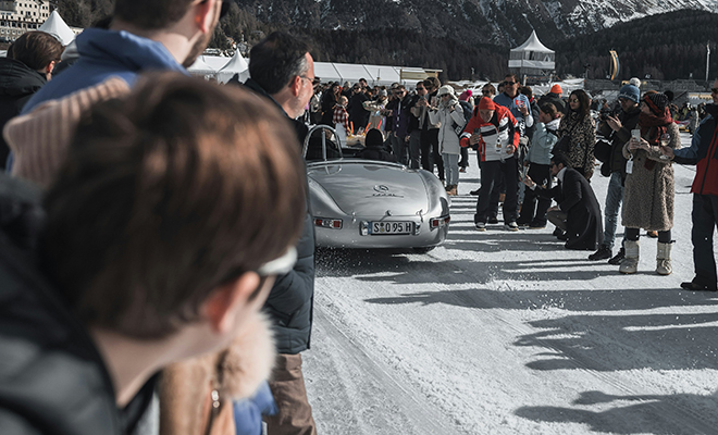 Аэропорт для бизнес-джетов в Санкт-Моритце. Пробка от количества самолетов на видео