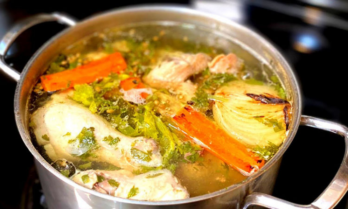 Кавказский секрет крепкого бульона: прозрачный словно слеза, подойдет и для супов, и для хинкали