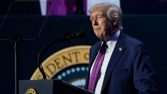 Трамп качается на миротворческих качелях на фоне ситуации в Ормузском проливе