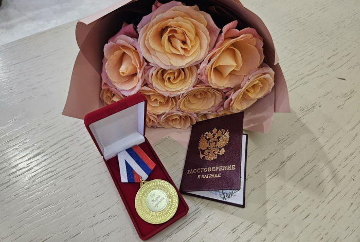 Многодетные мамы Москвы получили награду «Мать-героиня» — на пятерых у них 88 детей