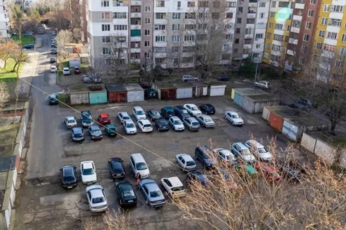 Юрист Васильчук заявил о незаконности платы за парковку во дворах