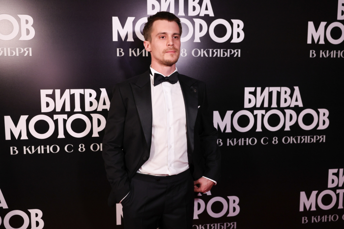 Гонки, дружба и мемы: фильм «Битва моторов» с Борисовым и Янковским возглавил прокат, собрав 283 млн рублей