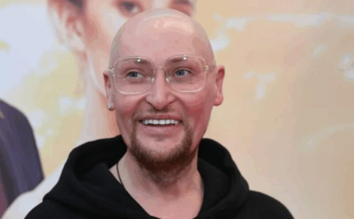 «5 миллионов за выступление, но требует черные носки»: чем шокирует райдер Шуры, пока Тимур Родригез сидит без работы?