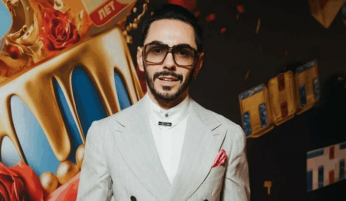 «5 миллионов за выступление, но требует черные носки»: чем шокирует райдер Шуры, пока Тимур Родригез сидит без работы?