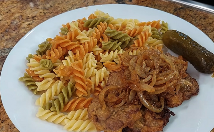 Макароны по-флотски с печенкой. По этому рецепту печень всегда получается сочной