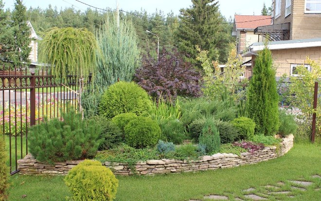 Палисадник перед домом: размер, стиль, выбор растений (80 фото)