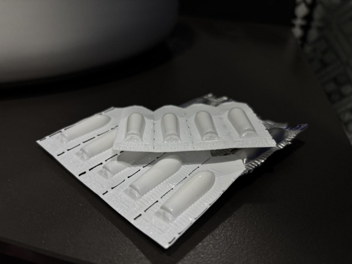 Как правильно ставить свечи ректально взрослому и ребенку — инструкция от врачей