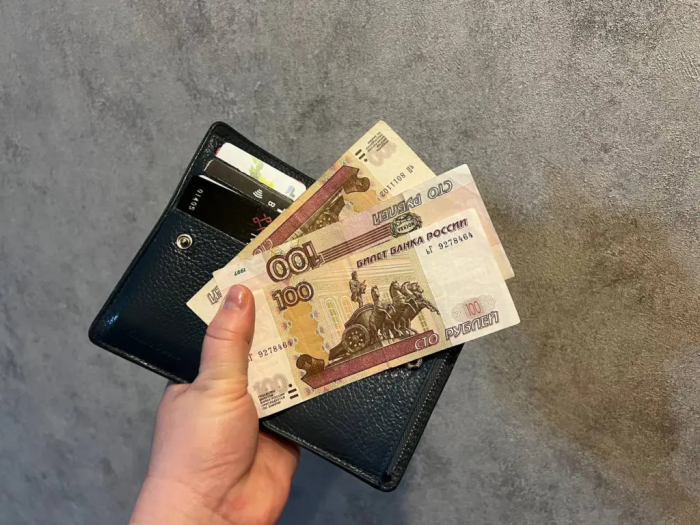 «Срочно снимите всё до 30 апреля»: кто на самом деле охотится за вашими деньгами