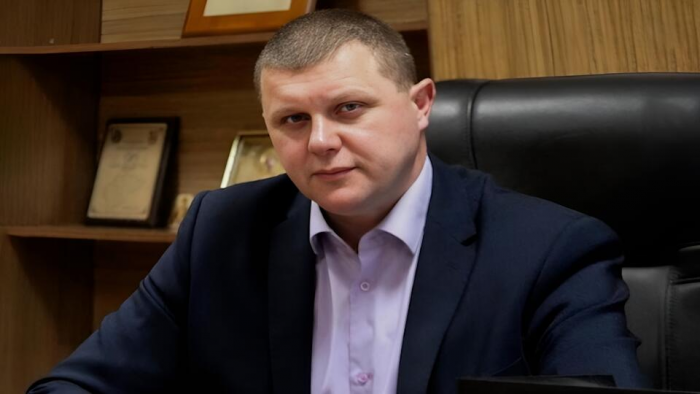 Новгородский чиновник забрал двухлетнюю сироту у родной прабабушки