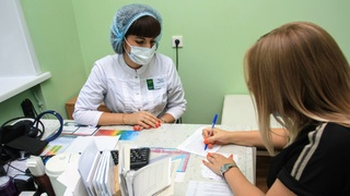 Врач рассказала, что можно и что категорически нельзя делать при солнечном ожоге