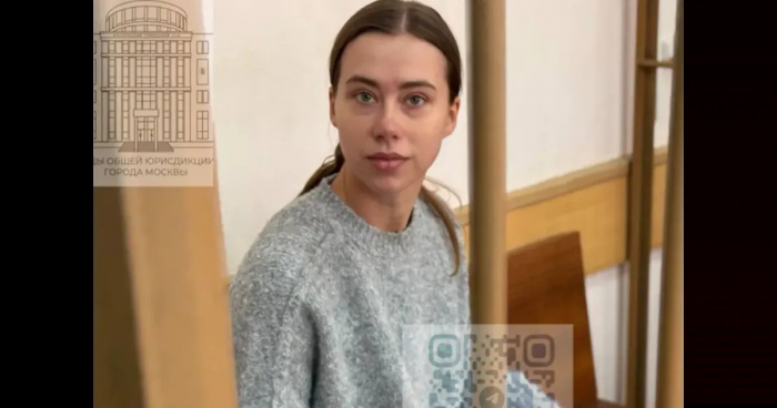 Блогер Александра Митрошина частично признала вину в отмывании 127 млн рублей. Ей продлили ей арест