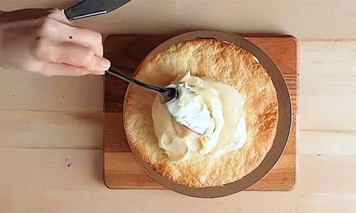 Французский рецепт «Наполеона», крем пропитает торт насквозь. Лучший вариант к Новому году