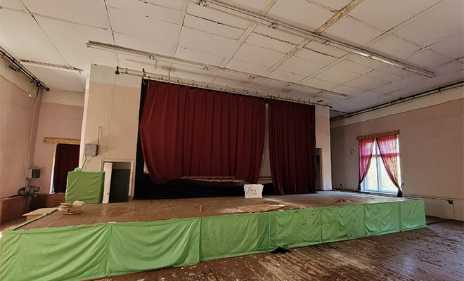 Люди отъехали на 200 километров от Петербурга и нашли посреди леса целый город, где квартиры стоят бесплатно. Видео