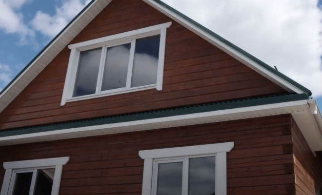 Люк посреди комнаты не замечали годами: за половиком много лет лежат клад