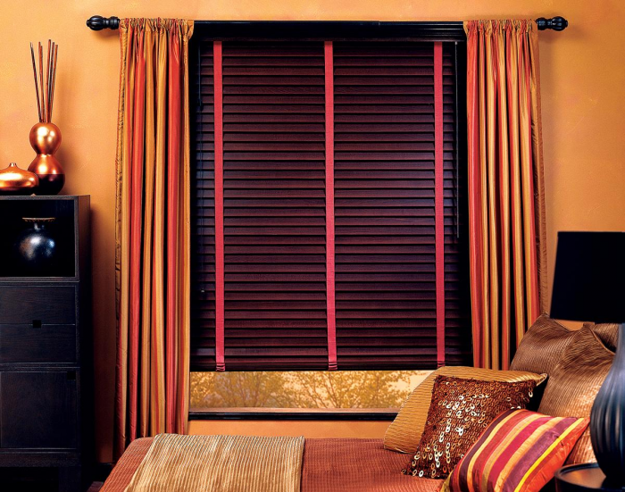 Жалюзи в спальню: фото, разновидности, материалы и цвета (55 фото)