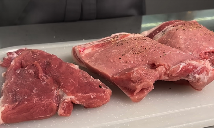 Монреальская свинина с особой начинкой: приготовили так, что тает во рту