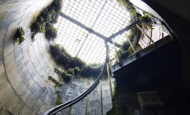 Поисковики нашли на дне озера люк и спустились в подводную комнату, закрытую 130 лет