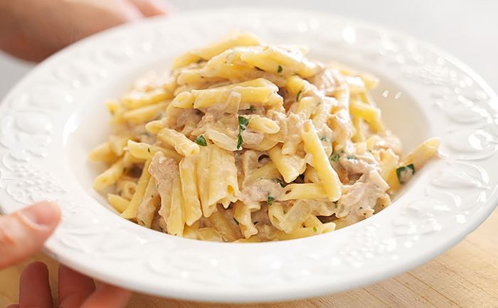 Сливочные макароны с сыром и чесноком. Без мяса, но потрясающе вкусно