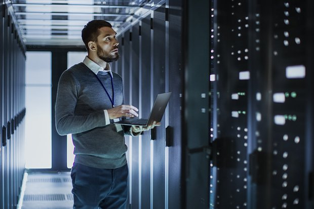 «Специалистов не хватает катастрофически» Бизнес столкнулся с дефицитом кадров в сфере ИИ. Как эту проблему будут решать в России?